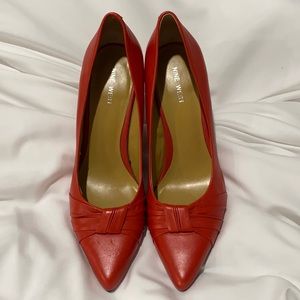👠 Nine West Red Pumps 👠